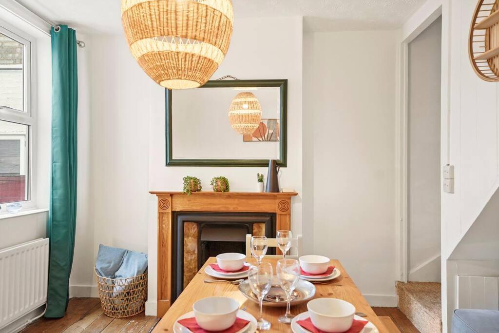 Aesthetic Cambridge Cottage Sleeps 5! Εξωτερικό φωτογραφία